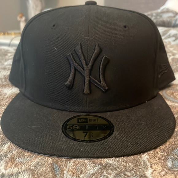 Fitted Yankees hat - Picture 1 of 3